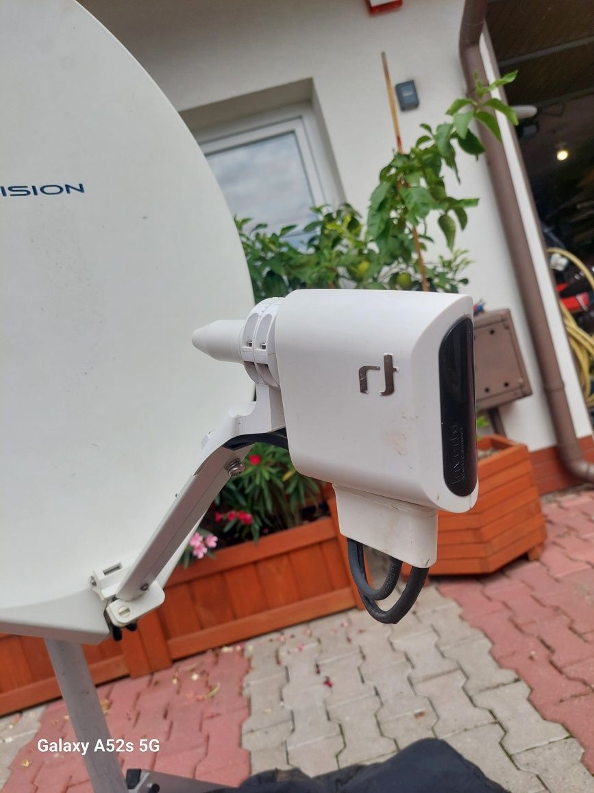 Kamper. Antena sat automat. TRAVEL VISIONKemping