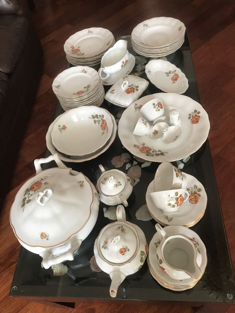 Продам столовый и чайный сервиз ( неполный)  . Польша