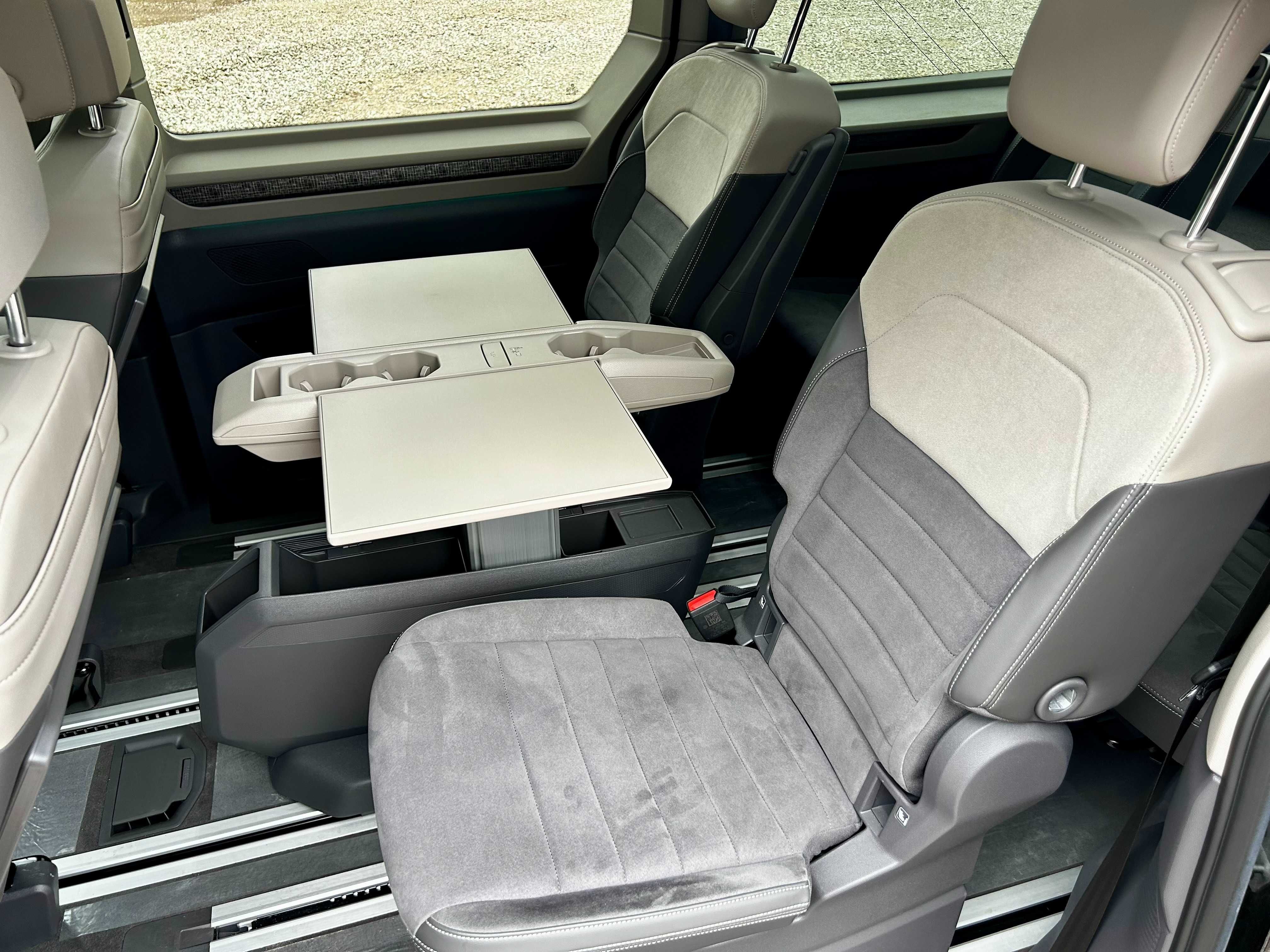 LAST MINUTE / Wypożyczalnia / Wynajem VW Multivan LONG / Transfer VIP