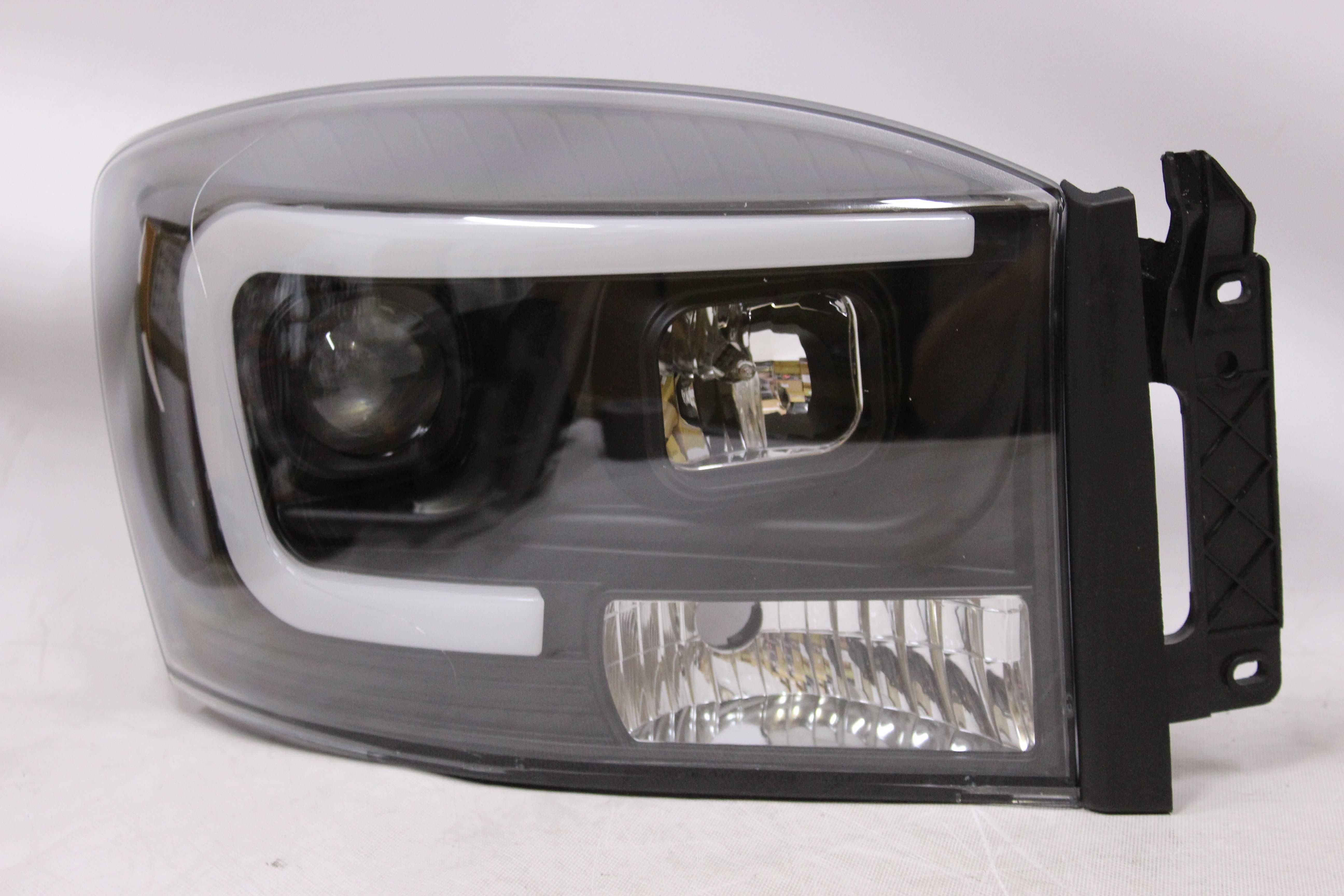 Lampy reflektory przednie przód DODGE RAM 09-18 LED BAR NEON Black !