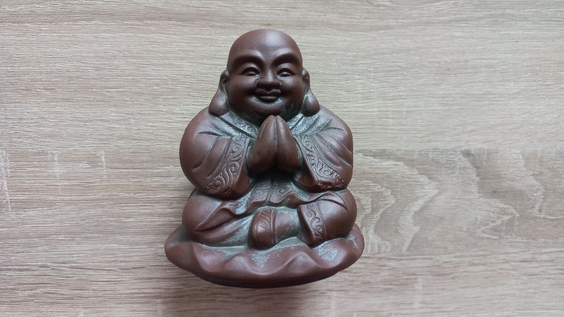dekoracyjna figurka buddy