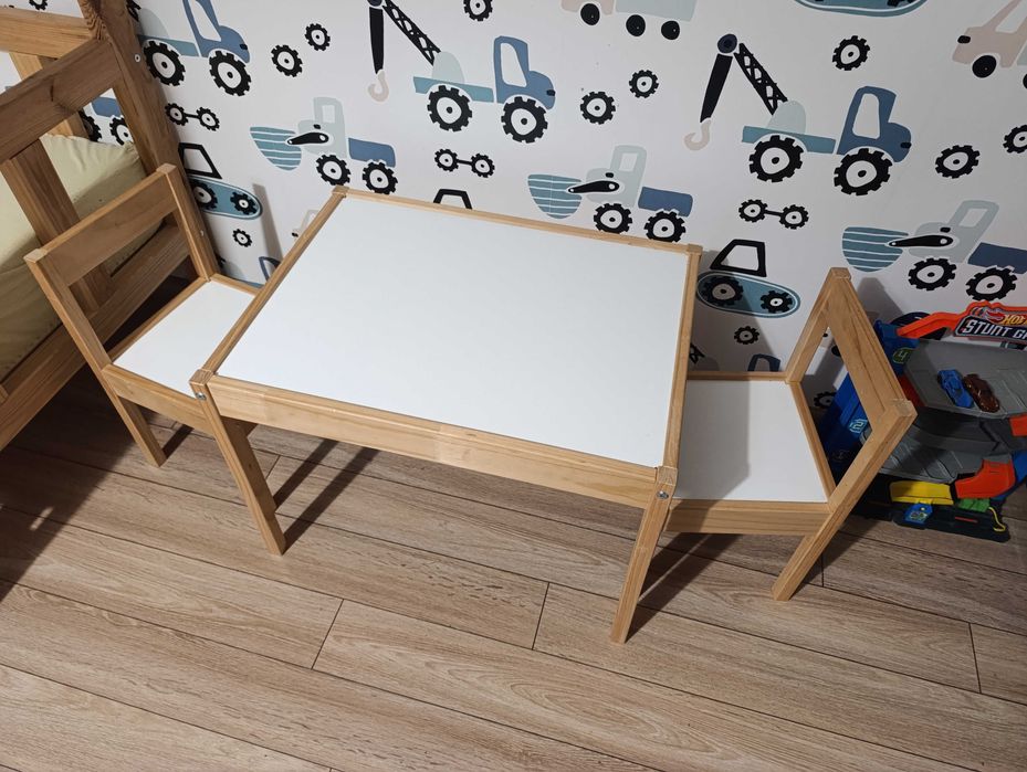 Stolik dziecięcy IKEA LÄTT + dwa krzesełka
