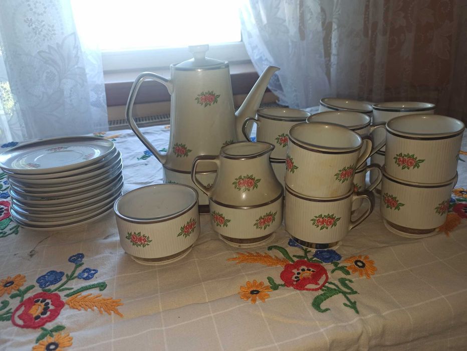 50 letni zestaw porcelany stołowej z czasów PRL Chodzież.