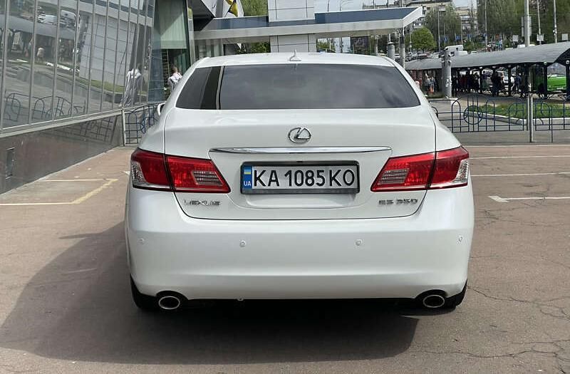 Lexus ES 2012 року