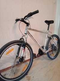 Продам велосипед алюминиевый . 26".