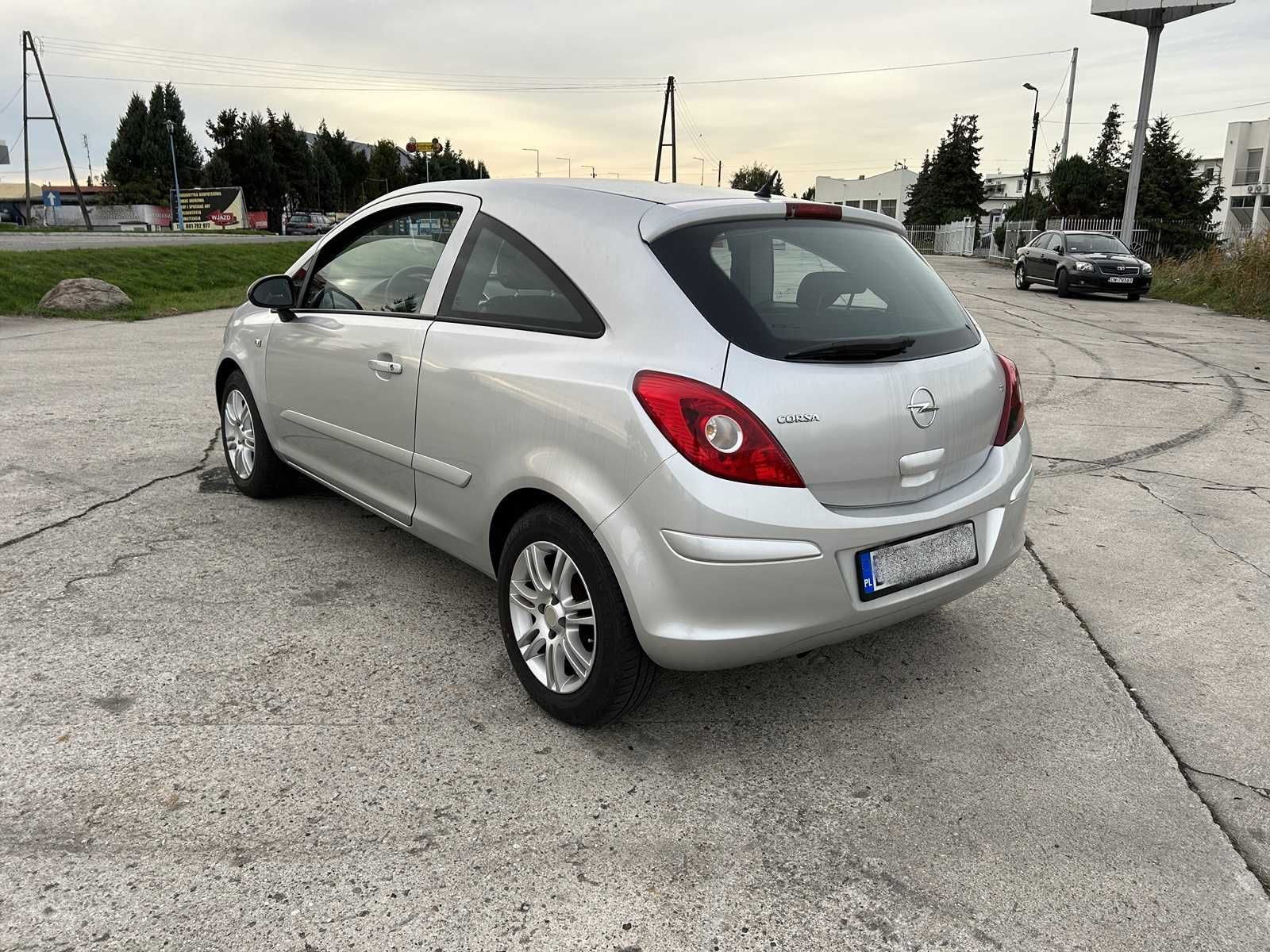 Opel Corsa D *1,2 benzyna* klima* ALU* zarejestrowana*