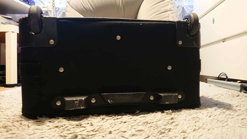 Duża walizka dwa koła jezdne