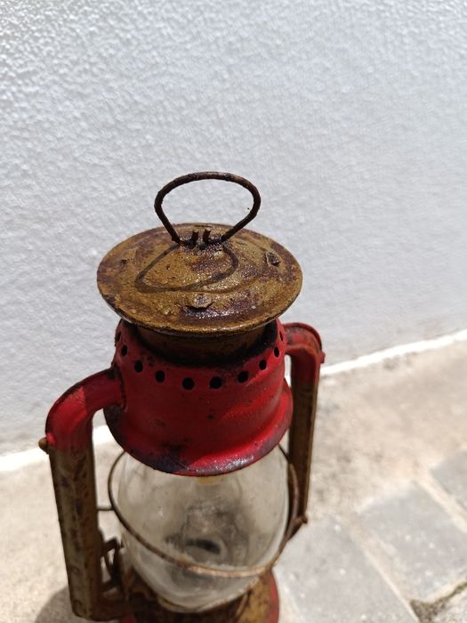 Lanterna Antiga a Petróleo - Efeito Decorativo