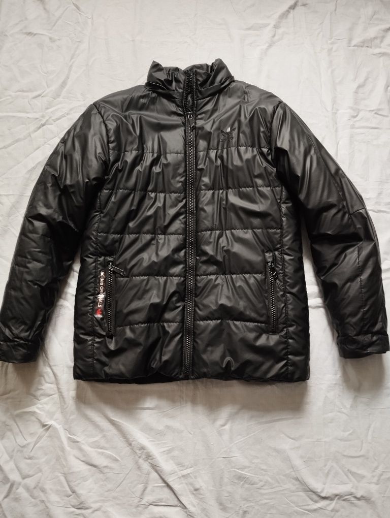 Продам куртку Adidas.