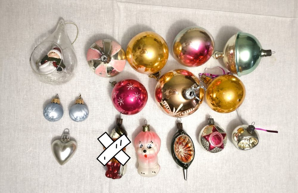 Скляні новорічні іграшки