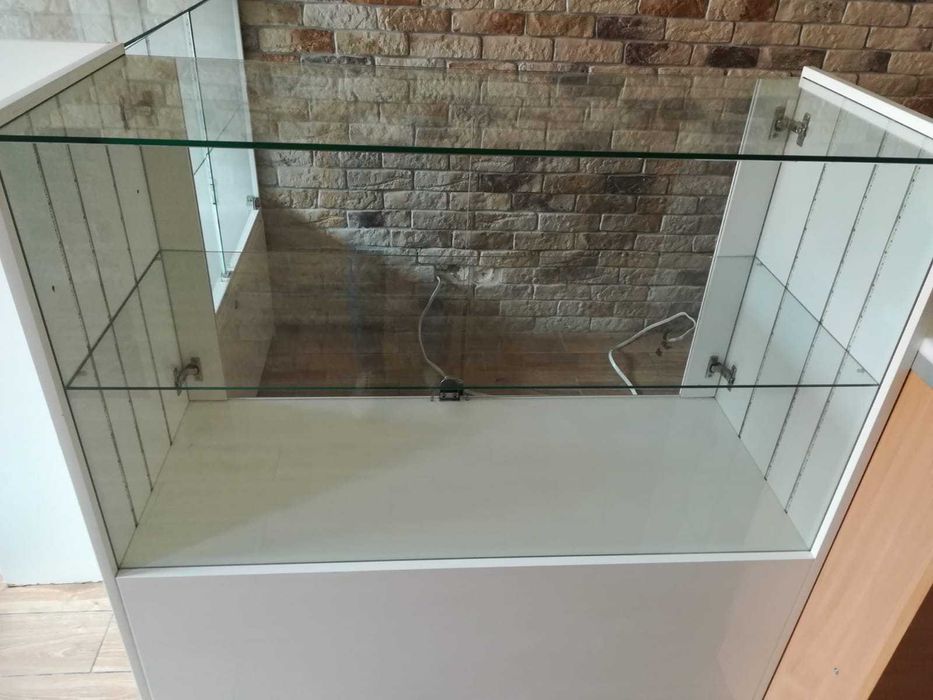 regały sklepowe kolor dąb oraz olcha