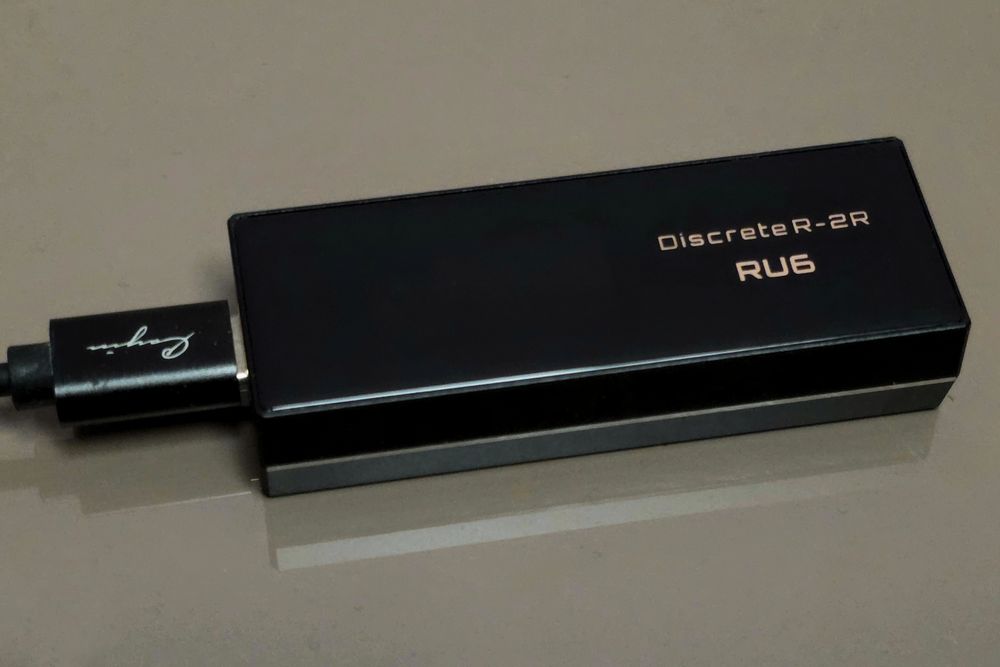 Cayin RU6 DAC + etui