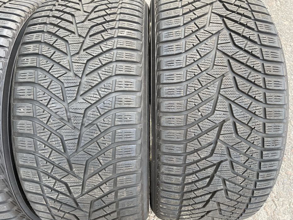 Зимова резина 275/40 R21, 315/35 R21 Yokohama Bluearth winter