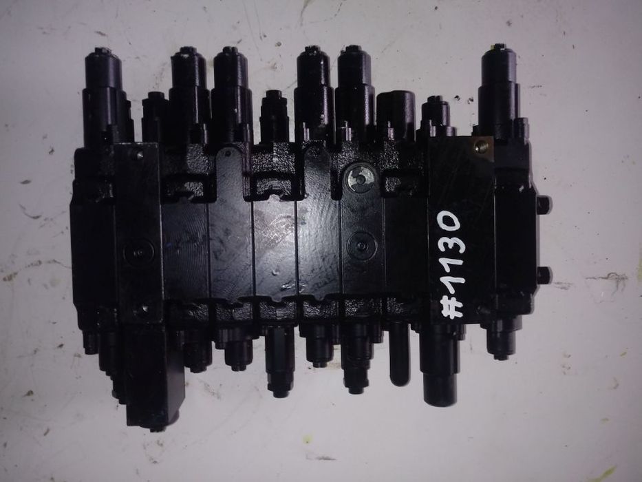 Rozdzielacz hydrauliczny Neuson Kramer Wacker 002253326 002253319 002253324 10 Sekcji Minikoparki Minikoparka