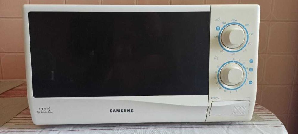 Мікрохвильова піч Samsung — потужна, фірмова