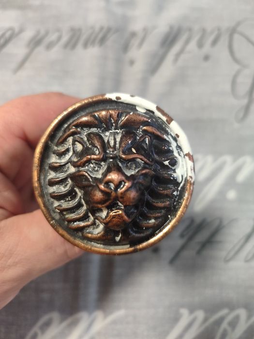 ручка дверна лев