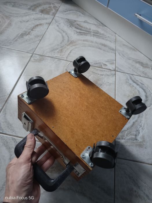 Шкатулка чемоданчик на колесах раритет