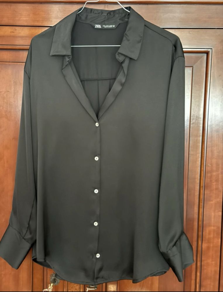 Blusa acetinada Zara