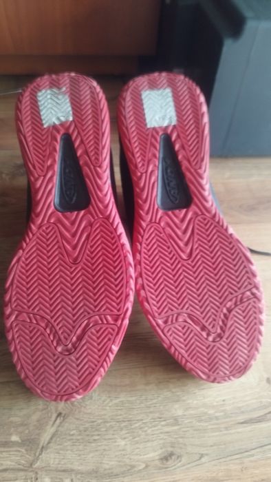 Чоловічі баскетбольні кросівки