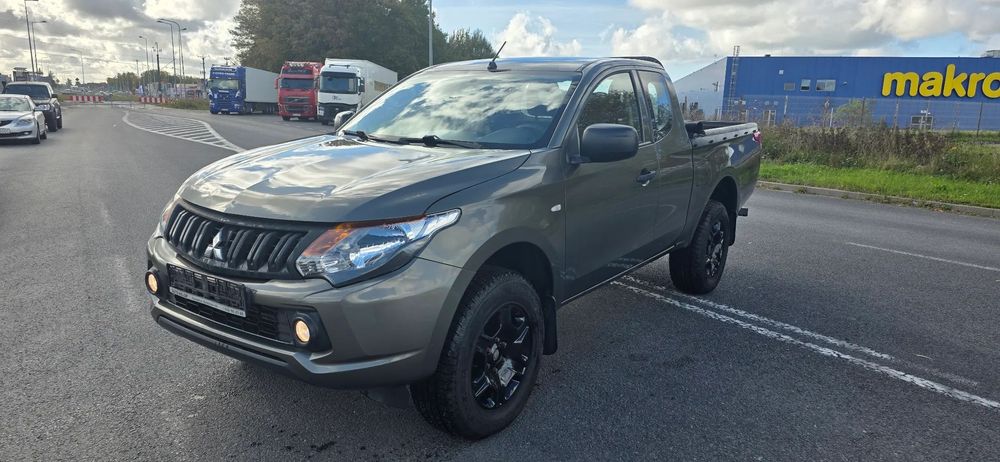 Mitsubishi L200 MITSHUBISHI L200 1.5kabiny ciezarowy
