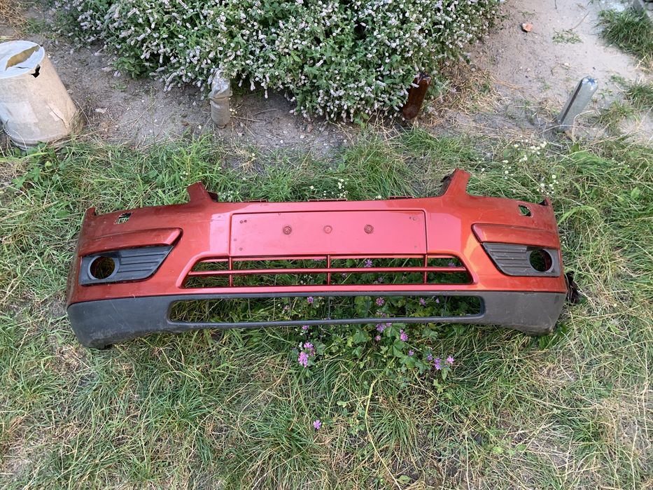 Бампер автомобіля Ford Focus 2