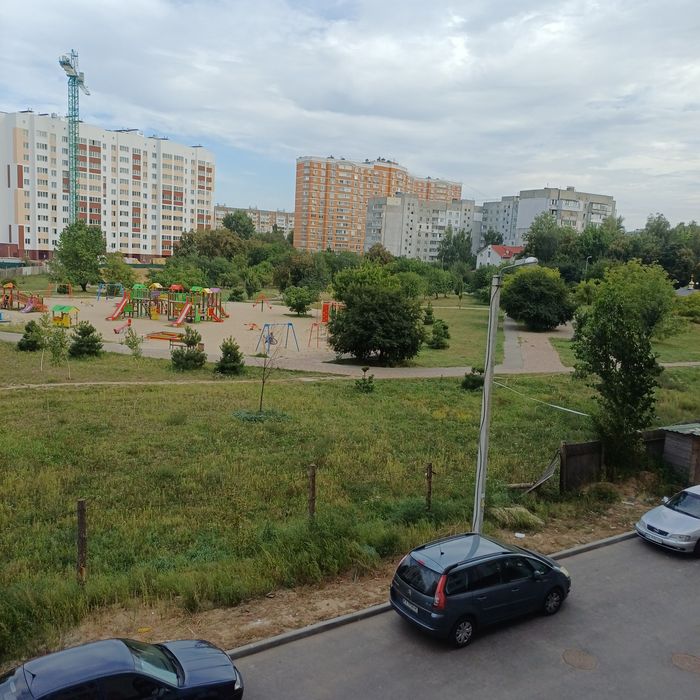 Власник 1 кім Вишневі Сади 3 поверх вигляд на ПАРК