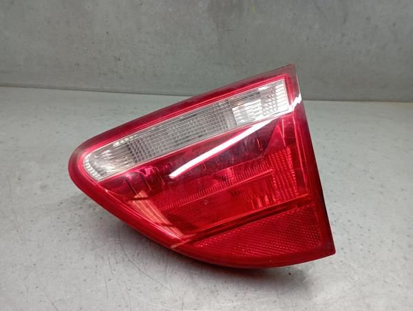 Farolim da mala direito SEAT Exeo (3R2)