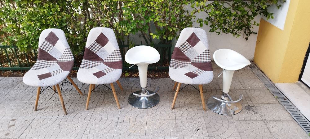 Conjunto cadeiras e bancos
