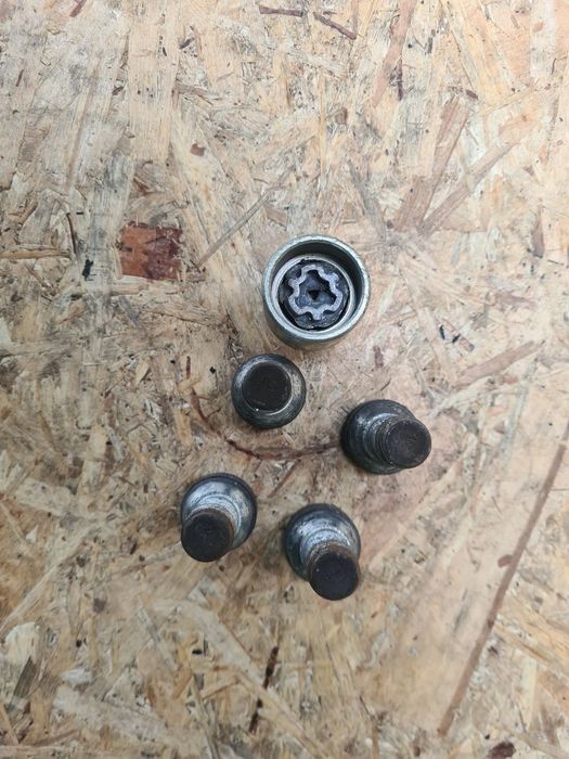 Parafuso anti-roubo AUDI A4 Avant (8K5, B8)