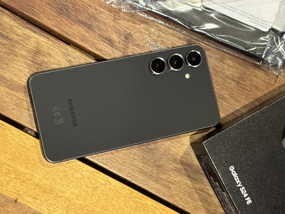 Смартфон Samsung Galaxy S24 FE 8/256 гб