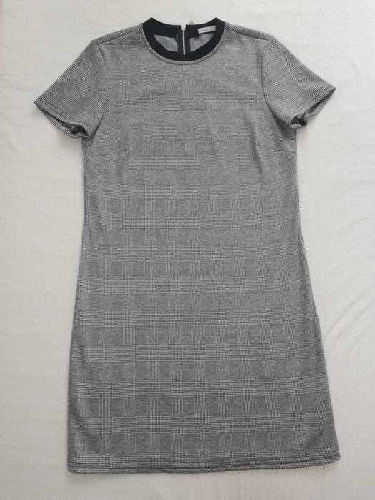 Szara sukienka w kratkę, rozm. S House