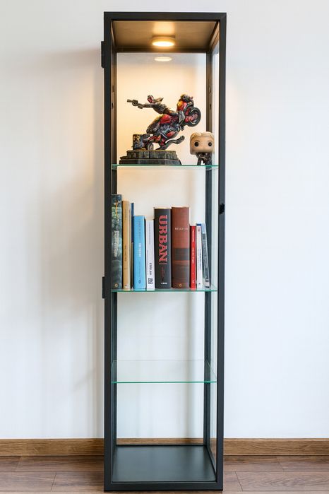 IKEA BLÅLIDEN / STRIMSÄV – witryna szklana z oświetleniem, czarny