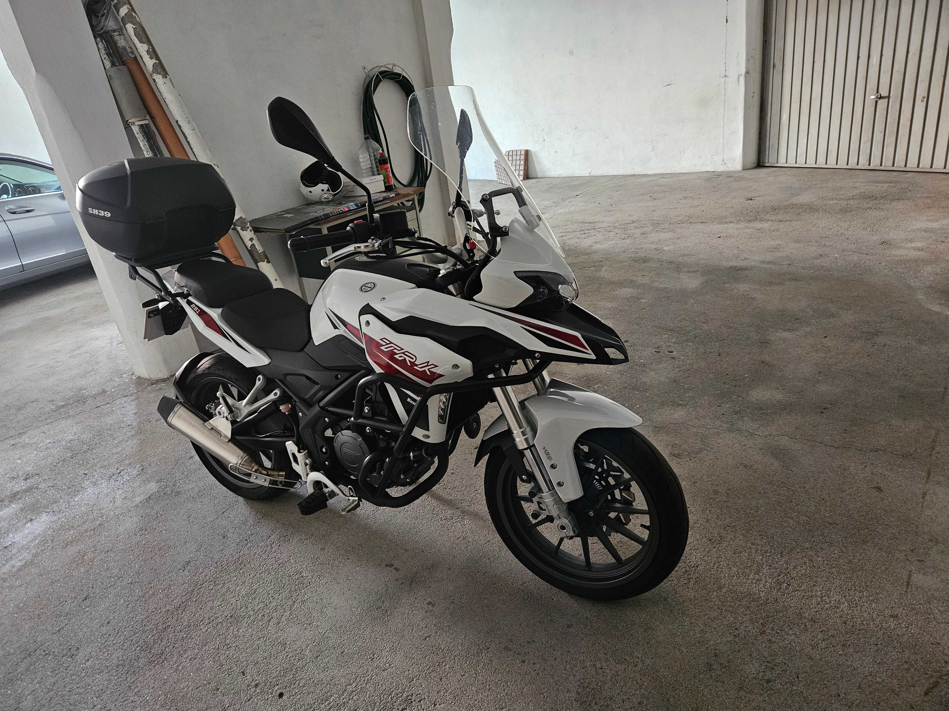 Vendo benelli  trk com extras