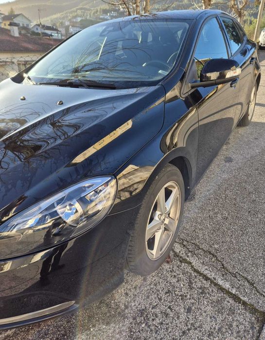 Volvo V40 (ano:2018; Km:281mil)