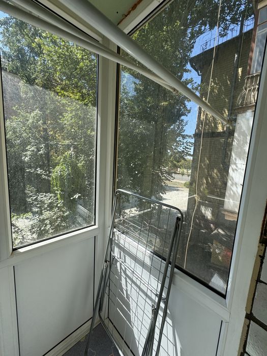 Продам 2 комнатную квартиру сталинку в центре города район металлургич