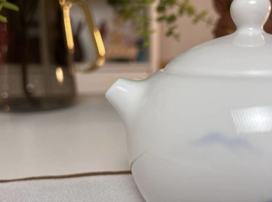 Чайник з натурального білого Фарфору Ручна робота 200 мл