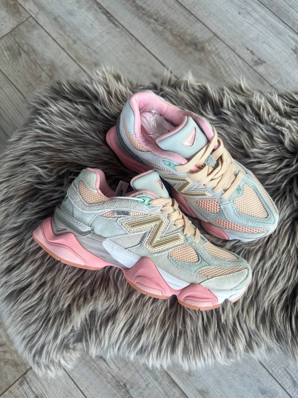 Жіночі New Balance 9060 BABY SHOWER BLUE Кросівки Взуття Обувь Женские