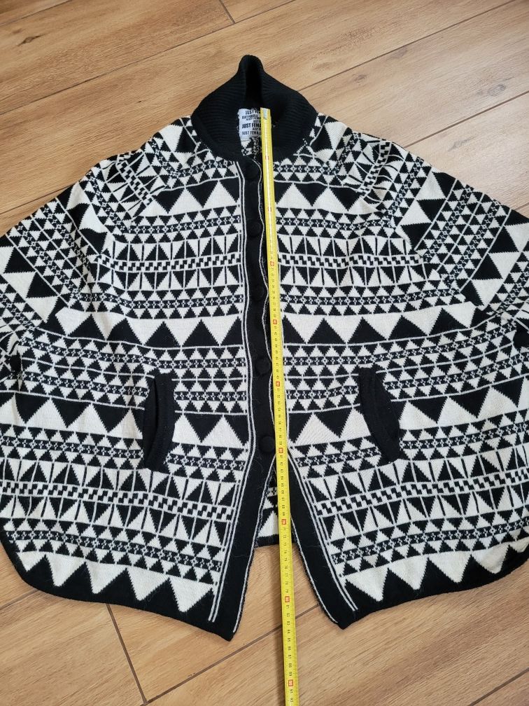 Duży sweter, typu poncho.  Rozm.oversize