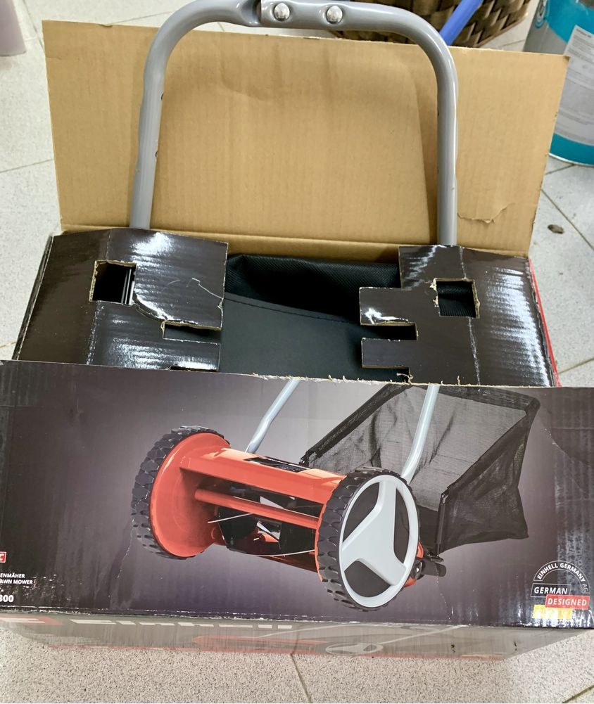 Máquina de cortar relva
