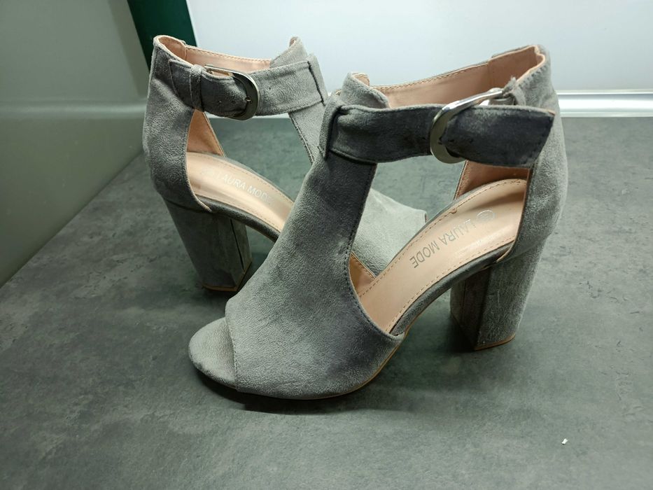 Zamszowe półbuty na słupku, szare. rozmiar 40.  Nowe.