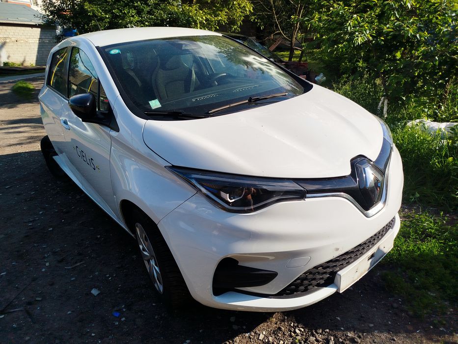 Рено Зоя 52 на розборку бампер фари батарея