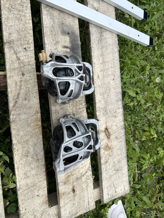 Подушка двигуна audi q5,audi a4 b9,4m0199371fc,4m0199372fp