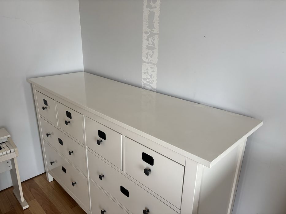 Cómoda com 8 gavetas Ikea Hemnes