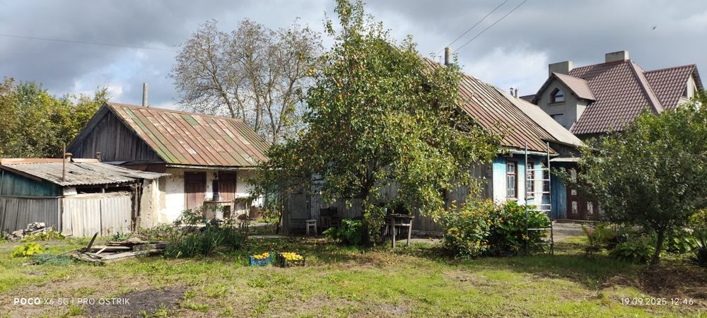 Продається частина будинку з земельною ділянкою