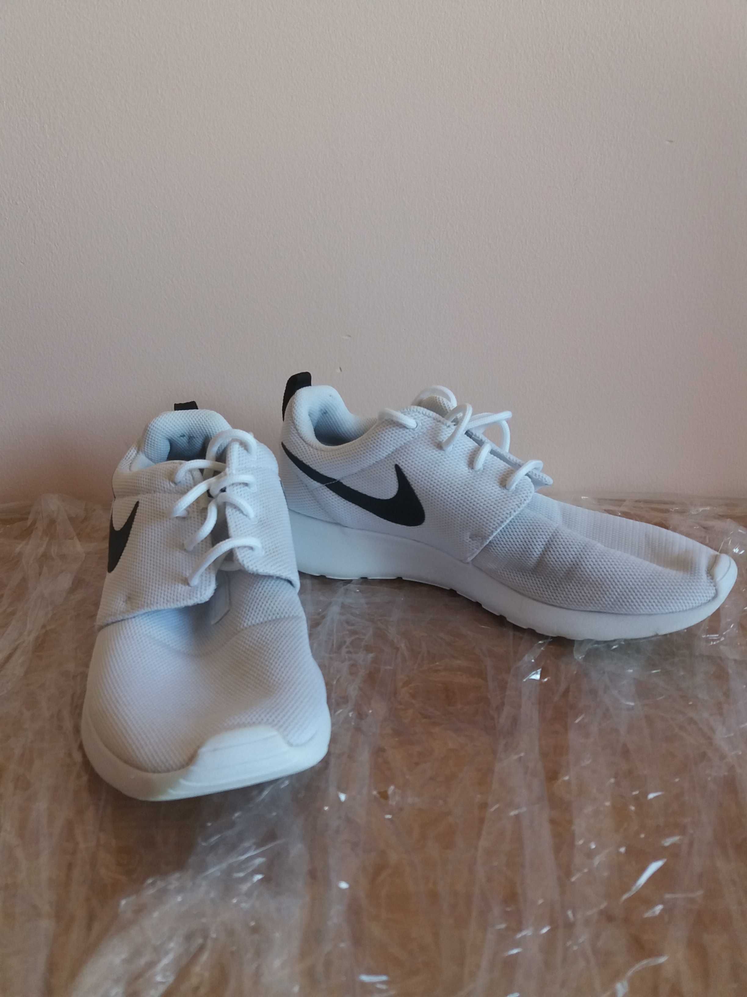 Białe buty Nike Roshe Run 40 wkładka 26cm