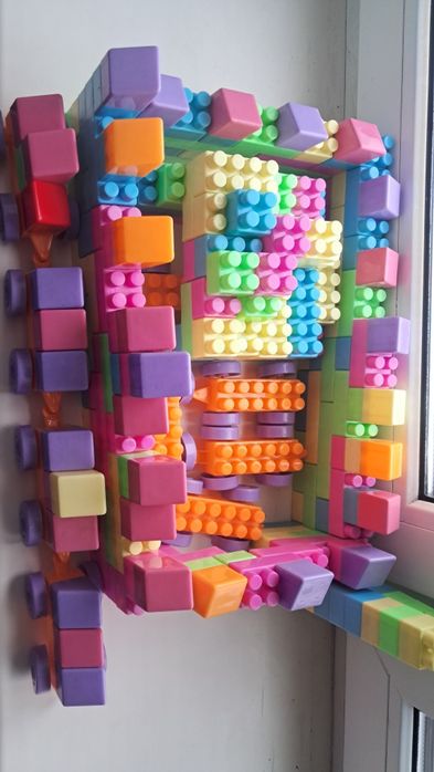 Большой пластиковый конструктор