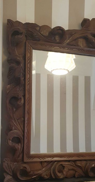 Espelho com moldura madeira