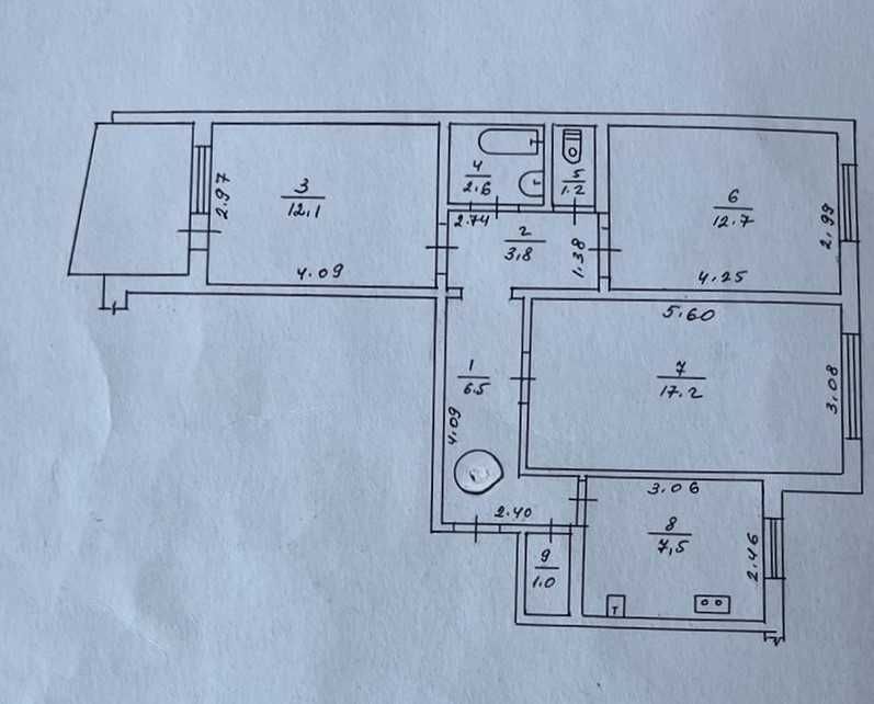 Продається простора охайна 3 кімнатна квартира район Літака.