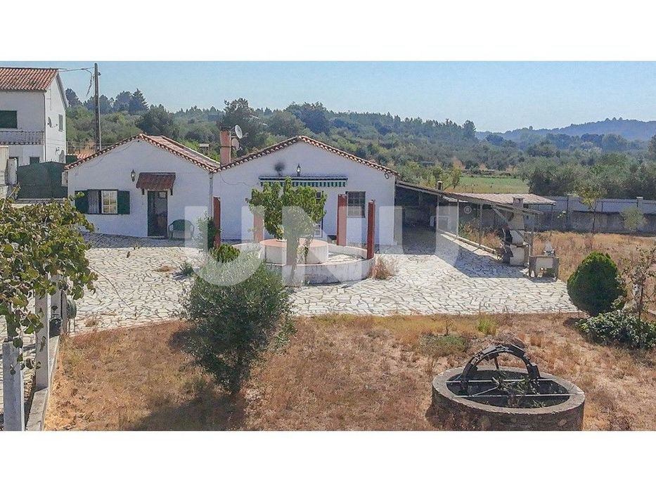 Moradia T2 envolta pela natureza, com terreno e rega sustentável - ...