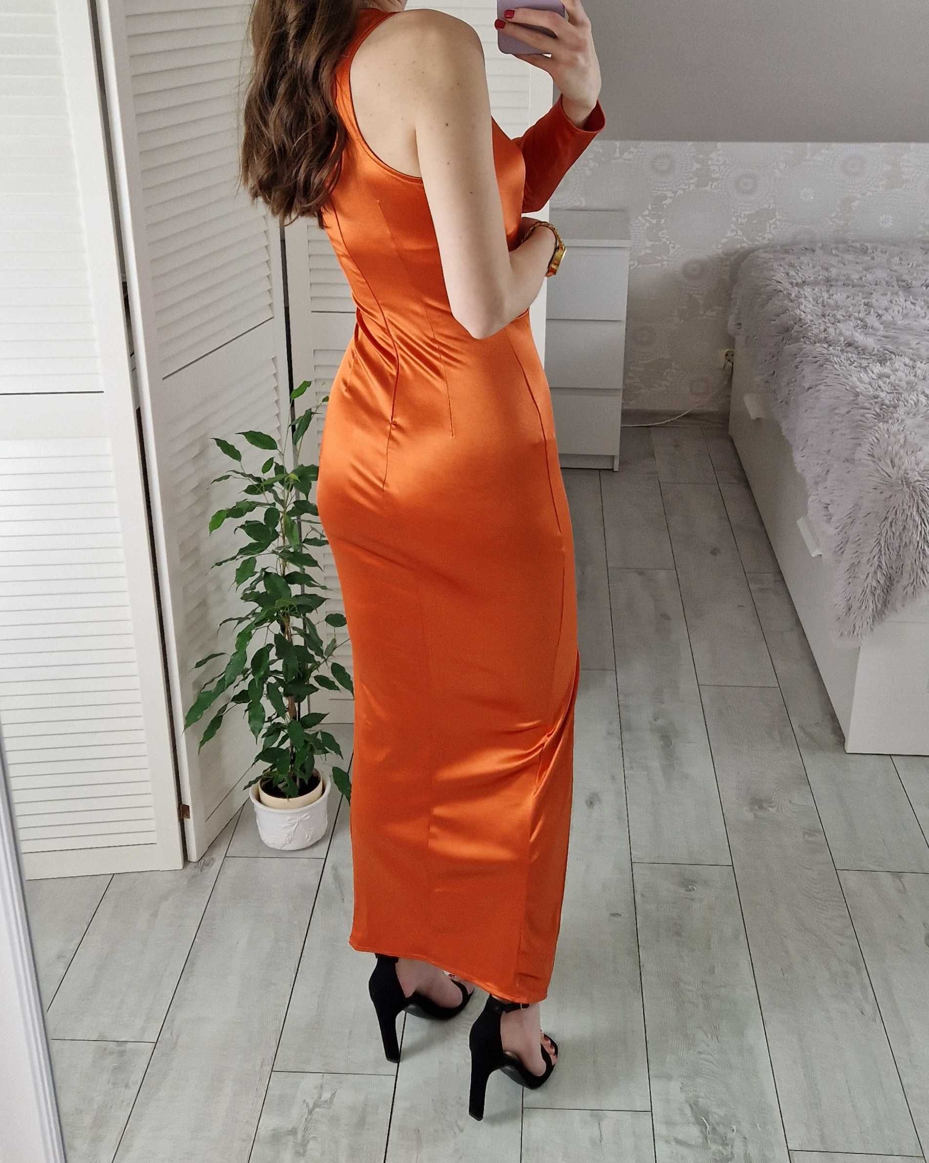 Scarlet Rocks pomarańczowa satynowa sukienka maxi na jedno ramię XS